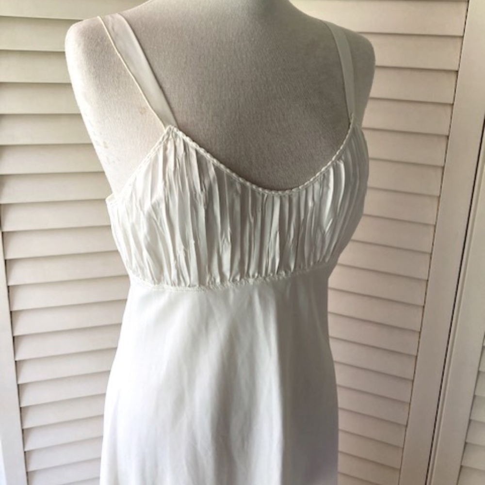 Vanity Fair Floor Length Nightgown~~Slip - Picture 3 of 12